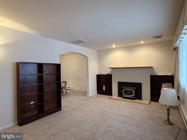 629 CONESTOGA LN, Lansdale, PA 19446