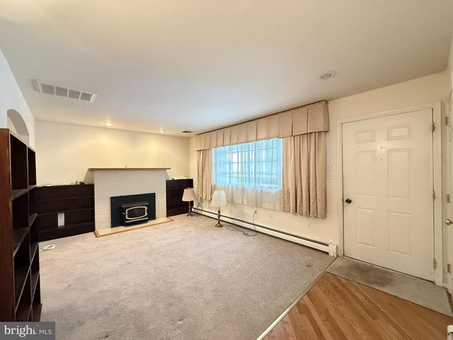 629 CONESTOGA LN, Lansdale, PA 19446