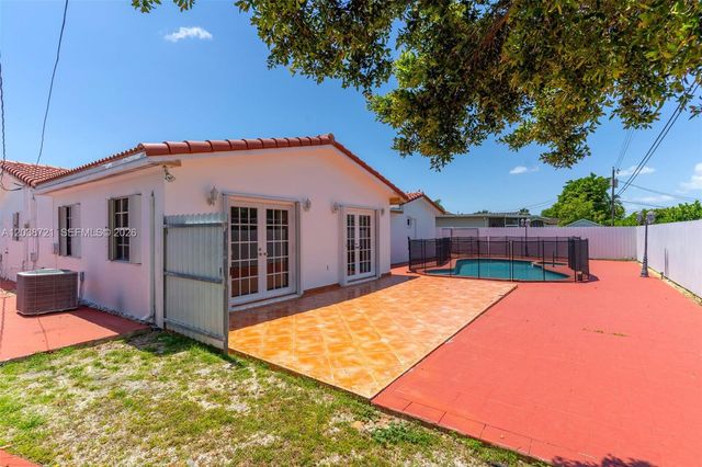 1720 SW 98th Ct, Miami, FL 33165