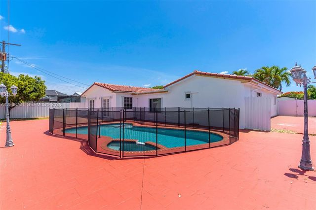 1720 SW 98th Ct, Miami, FL 33165
