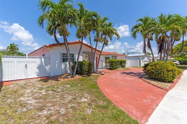 1720 SW 98th Ct, Miami, FL 33165