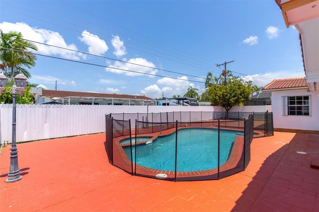 1720 SW 98th Ct, Miami, FL 33165