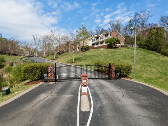 6820 Highway 70 S Apt 203, Nashville, TN 37221