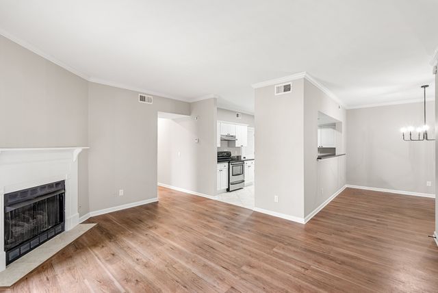 6820 Highway 70 S Apt 203, Nashville, TN 37221