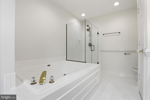 9986 FOXBOROUGH CIR, Rockville, MD 20850