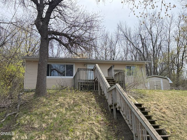 622 Valley Avenue SE, Valley City, ND 58072 property photo
