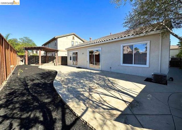 5593 Mcfarlan Ranch Dr, Antioch, CA 94531