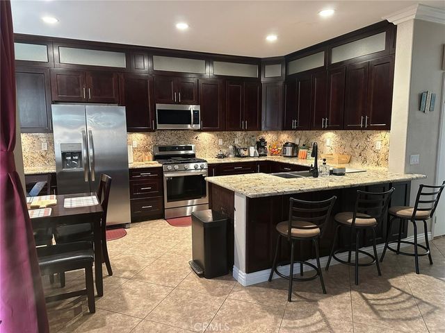 11617 Harvard Way, Yucaipa, CA 92399