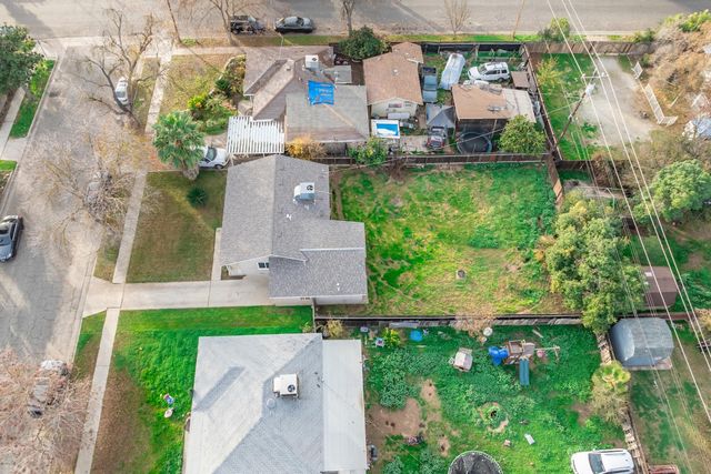 1038 W Cortland Avenue, Fresno, CA 93705