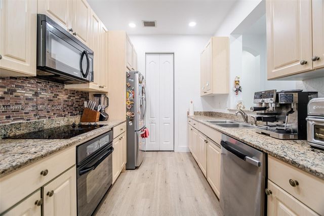 4414 Morgan Ln, Davie, FL 33328