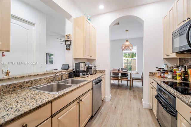 4414 Morgan Ln, Davie, FL 33328