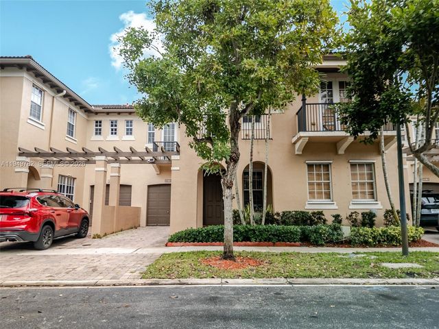 4414 Morgan Ln, Davie, FL 33328