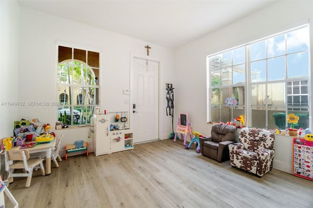 4414 Morgan Ln, Davie, FL 33328