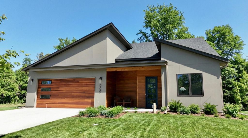 600 Kraewood Drive, Northfield, MN 55057 — exterior