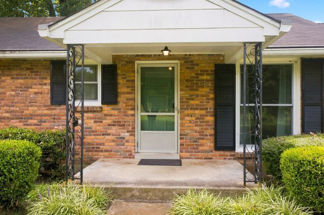5005 Whispering Hills Ct, Nashville, TN 37211