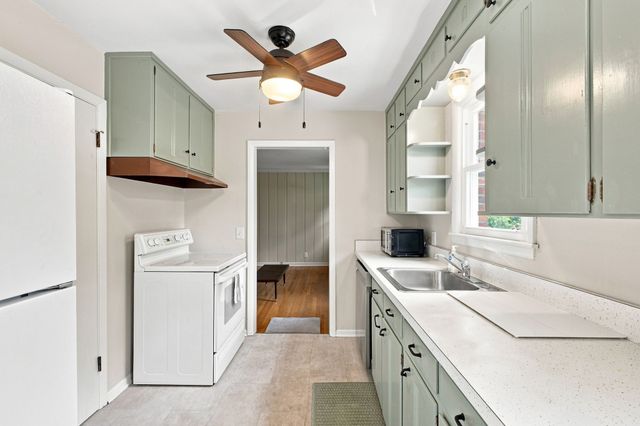 5005 Whispering Hills Ct, Nashville, TN 37211
