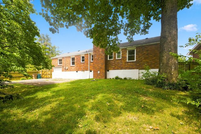 5005 Whispering Hills Ct, Nashville, TN 37211