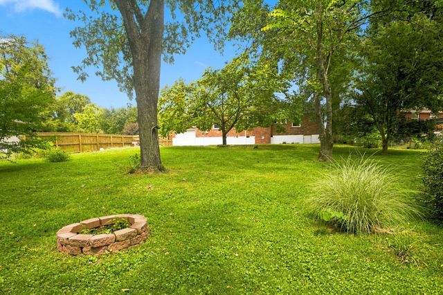5005 Whispering Hills Ct, Nashville, TN 37211