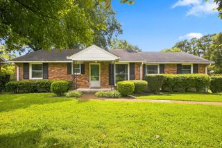 5005 Whispering Hills Ct, Nashville, TN 37211