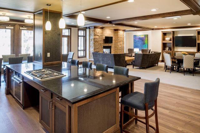 875 Lake Street N 413, Wayzata, MN 55391