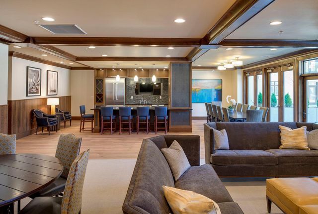 875 Lake Street N 413, Wayzata, MN 55391