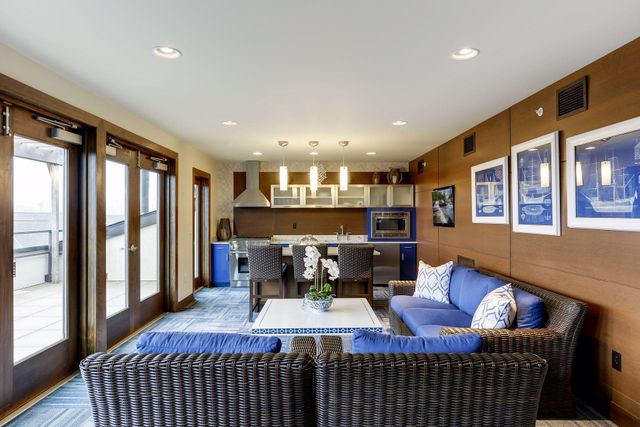 875 Lake Street N 413, Wayzata, MN 55391