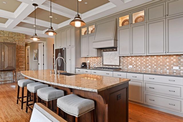 875 Lake Street N 413, Wayzata, MN 55391