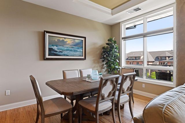 875 Lake Street N 413, Wayzata, MN 55391