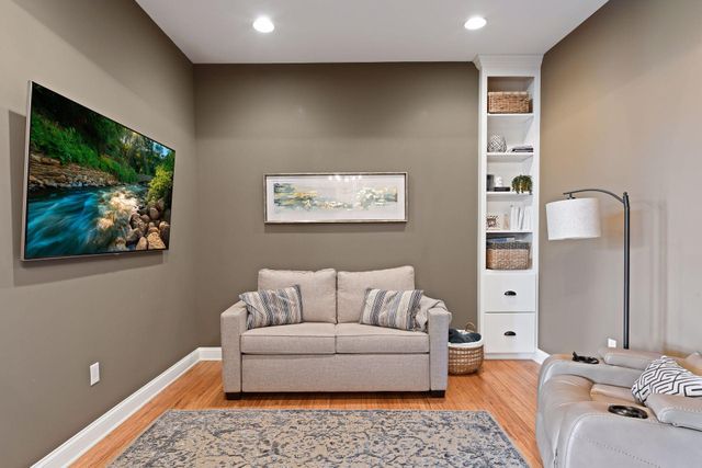 875 Lake Street N 413, Wayzata, MN 55391