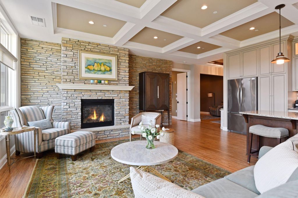 875 Lake Street N 413, Wayzata, MN 55391