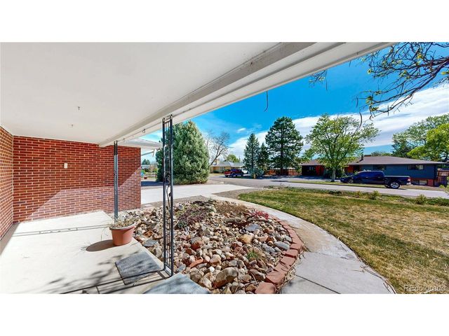 8041 Oak St, Arvada, CO 80005