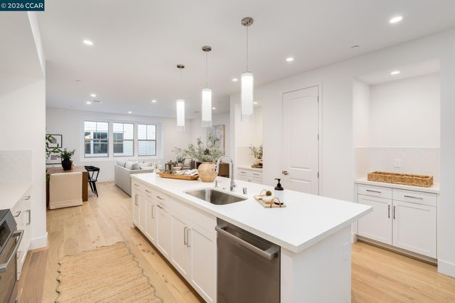 210 Oak Circle, Walnut Creek, CA 94597