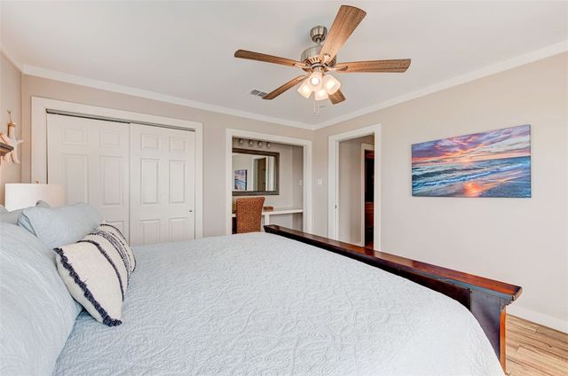 3 Mazatlan Dr, Rockport, TX 78382