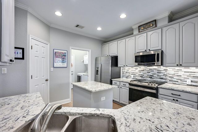 208 Aria RDG 602, Austin, TX 78738