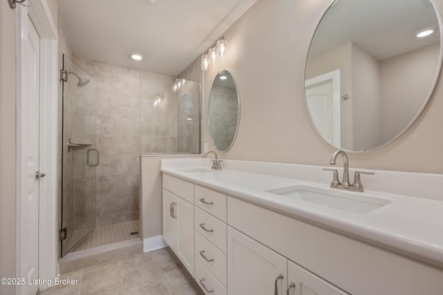 7834 Linwood Cir, Charlestown, IN 47111