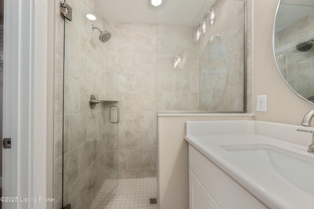 7834 Linwood Cir, Charlestown, IN 47111