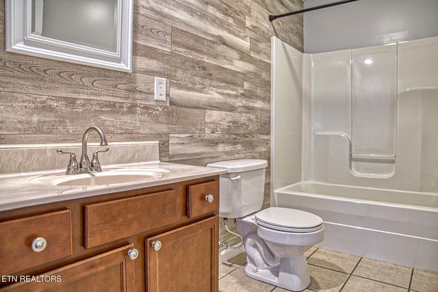 731 Howell St, Sparta, TN 38583