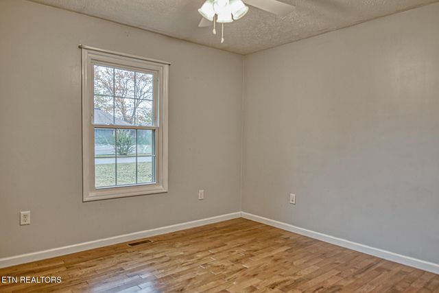 731 Howell St, Sparta, TN 38583