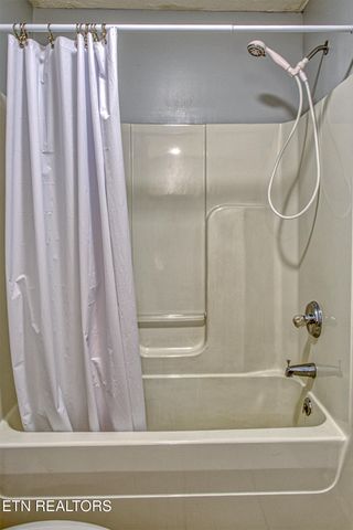 731 Howell St, Sparta, TN 38583