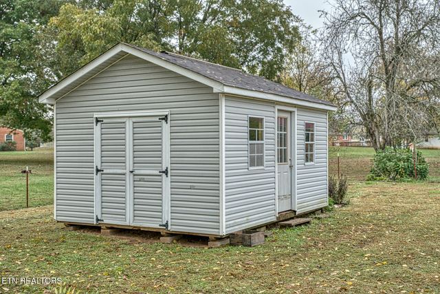 731 Howell St, Sparta, TN 38583