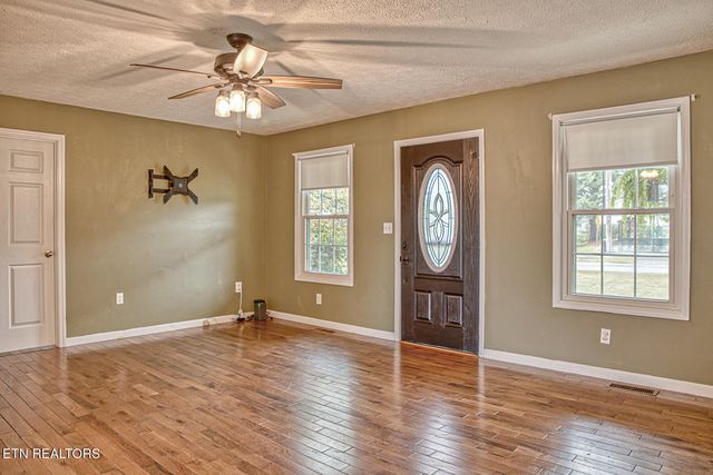 731 Howell St, Sparta, TN 38583