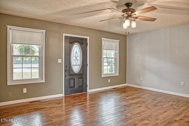 731 Howell St, Sparta, TN 38583