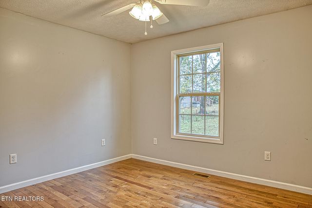 731 Howell St, Sparta, TN 38583