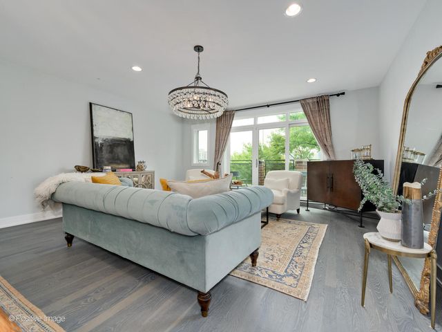 602 N May Street 3, Chicago, IL 60642