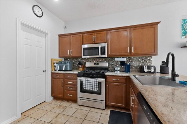 1018 Northern Lights Way NE, Rio Rancho, NM 87144