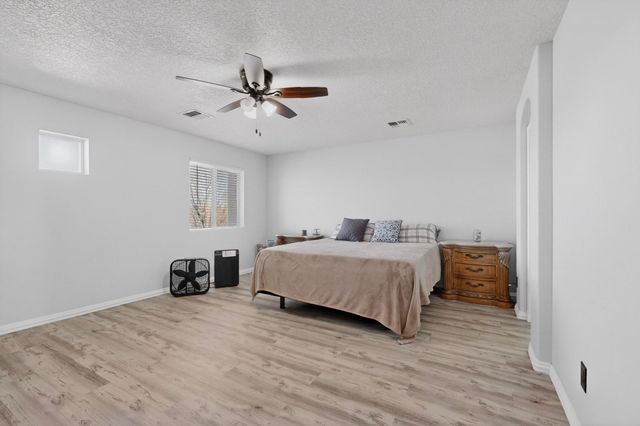 1018 Northern Lights Way NE, Rio Rancho, NM 87144