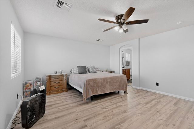 1018 Northern Lights Way NE, Rio Rancho, NM 87144