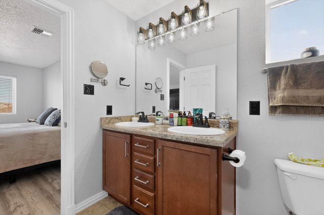 1018 Northern Lights Way NE, Rio Rancho, NM 87144