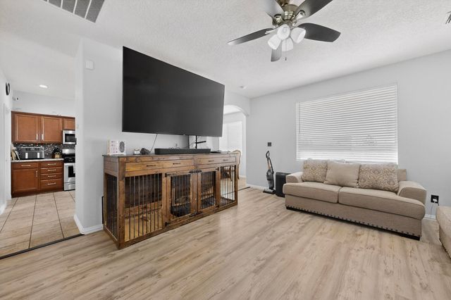 1018 Northern Lights Way NE, Rio Rancho, NM 87144