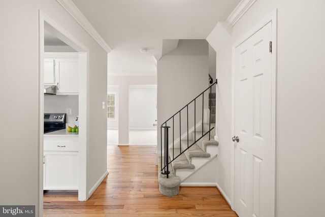 9225 SAND CREEK CT, Burke, VA 22015